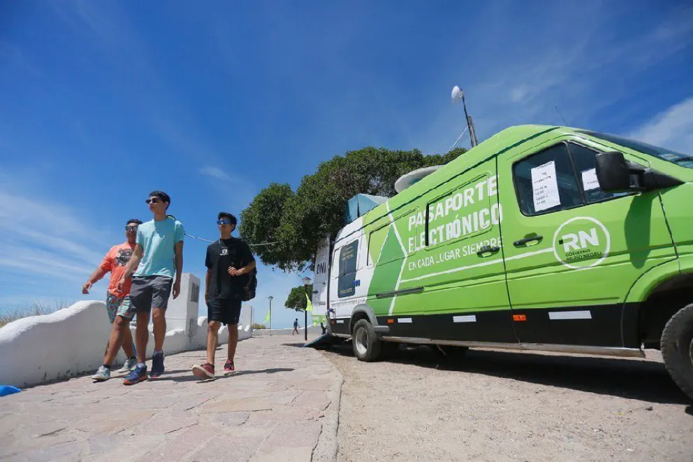 Las Grutas: comenzó el operativo de verano del Registro Civil Móvil