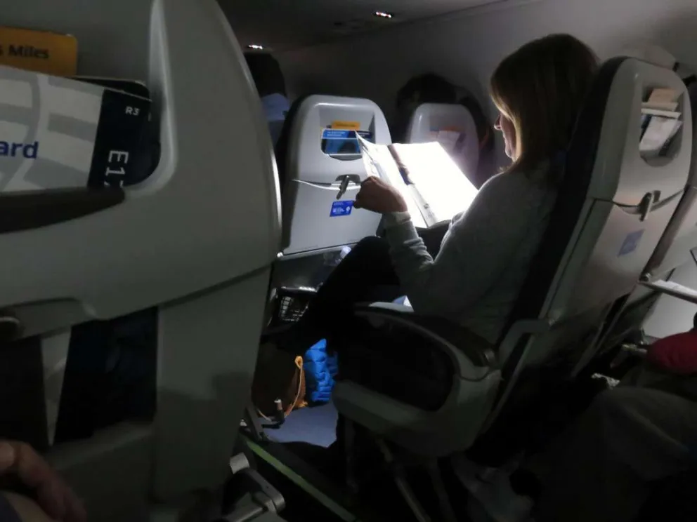 Una aerolínea desató la polémica cuando pidió a los pasajeros que se pesaran antes de embarcar