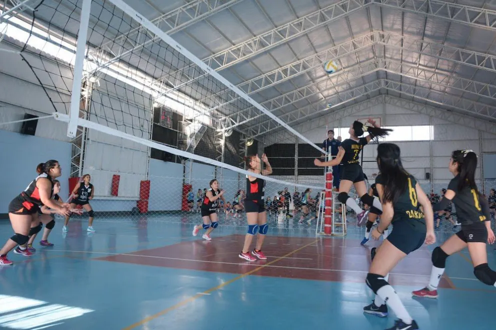 La liga de vóley local con intensa actividad