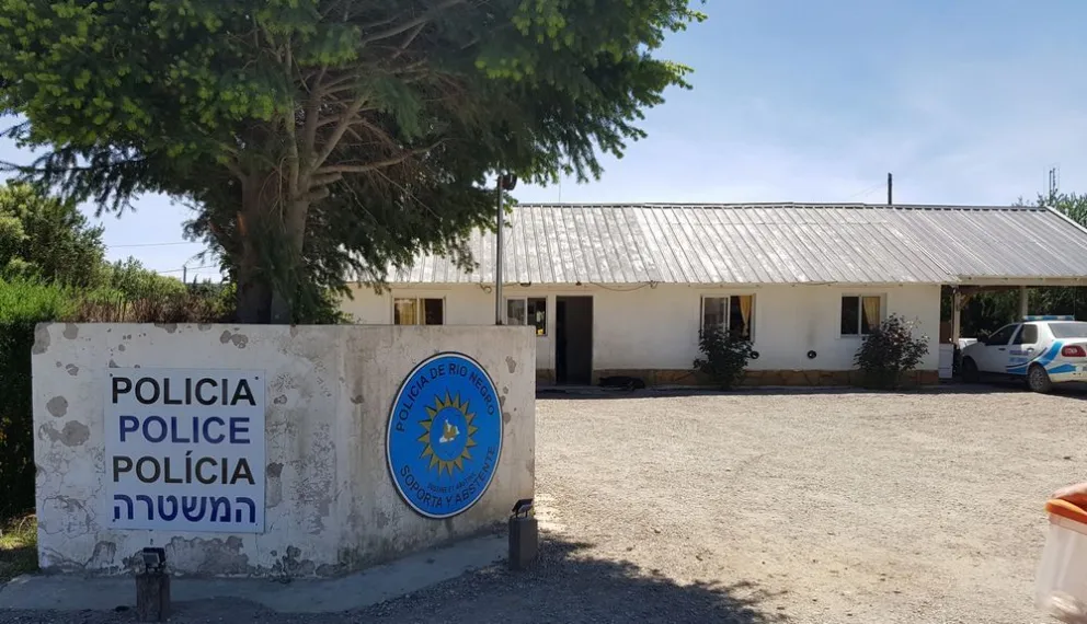 Abrieron el auto de alquiler de una familia brasileña y se apoderaron de varios elementos