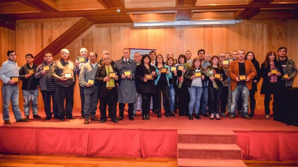 UTHGRA homenajeó a 30 trabajadores gastronómicos y hoteleros en su día