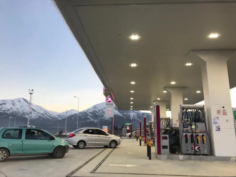 Para frenar la inflación, postergan aumentos en combustibles y tarifas de luz y gas