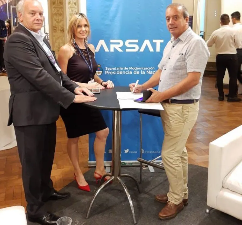AVC firmó un acuerdo con ARSAT para la provisión de internet por fibra óptica