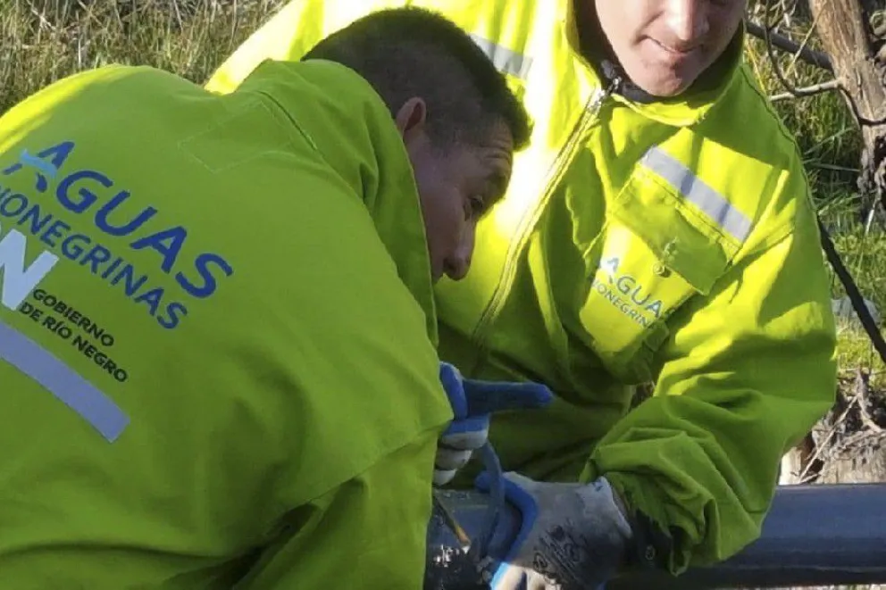 Corte en el suministro de agua en varios barrios por reparación de cañería