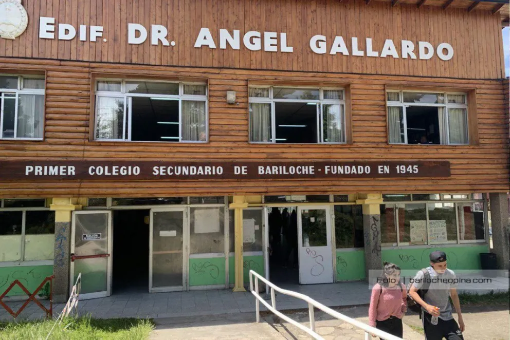 La ESRN 46 restringió el uso del celular en el aula