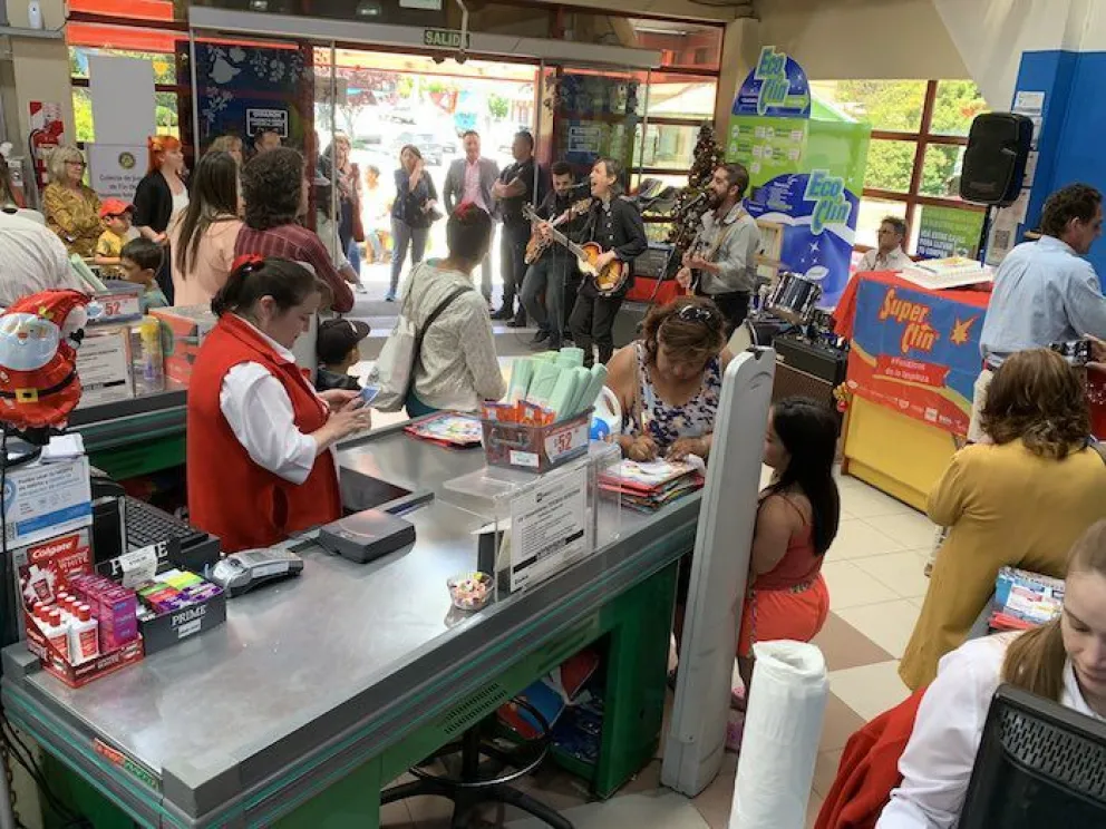 Superclin cumple 40 años de servicio y lo festeja a lo grande