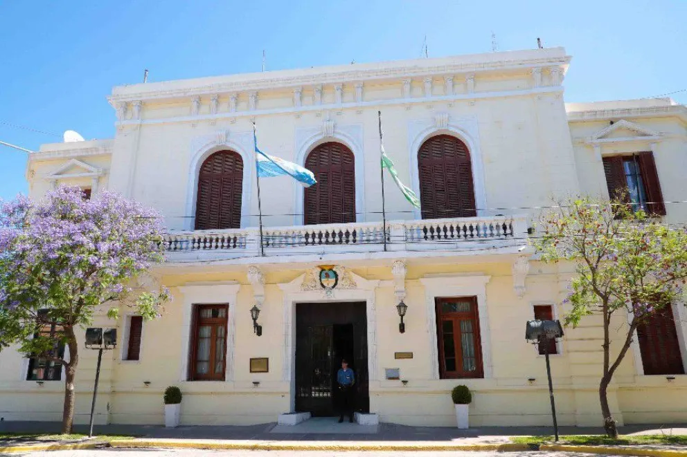 Del 2 al 4 de julio, la Provincia cancelará en forma conjunta los sueldos y el medio aguinaldo