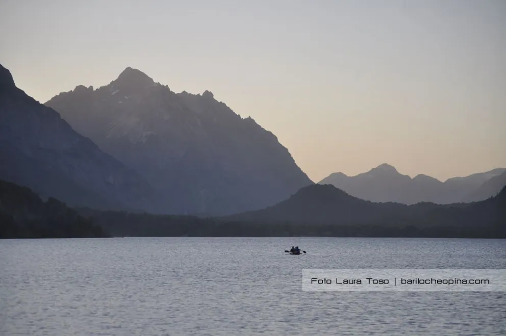 Guardavidas rescataron a un hombre que se estaba ahogando en el Lago Moreno