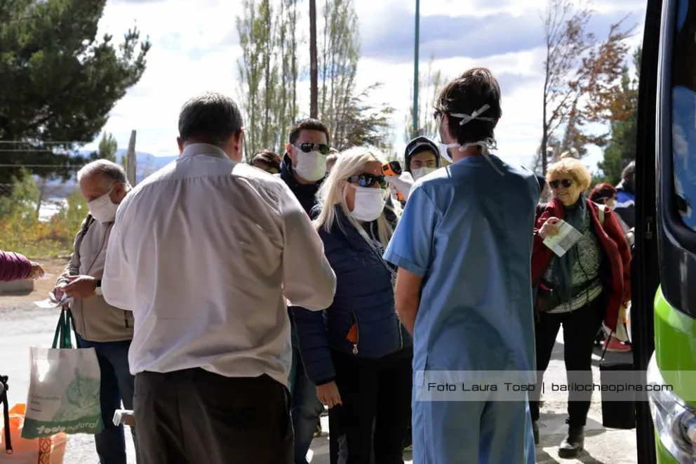 Continúa el operativo en la terminal para evacuar turistas "varados" en Bariloche