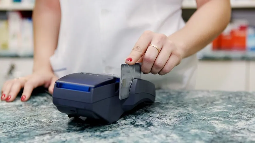 Cómo evitar las estafas al momento de pagar con tarjetas de débito o crédito