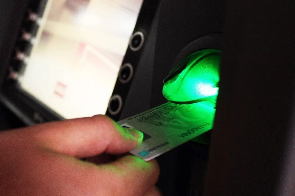 El cronograma de pago de sueldos estatales comenzará con Policía y Salud