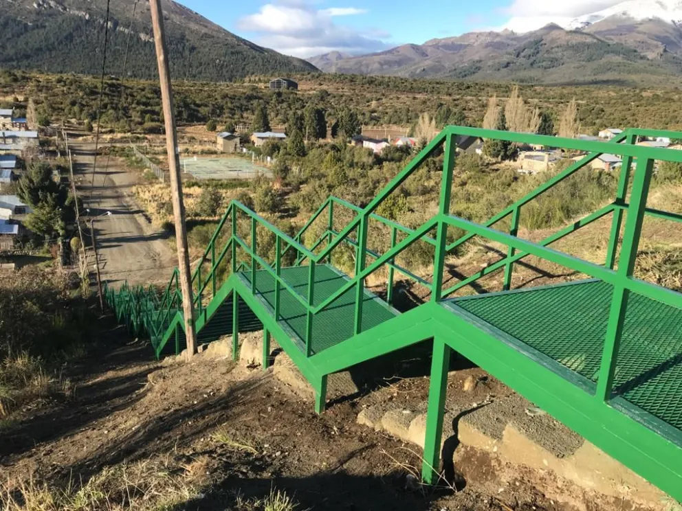 Avanzan con la obra de gas y de conectividad en Pampa de Huenuleo