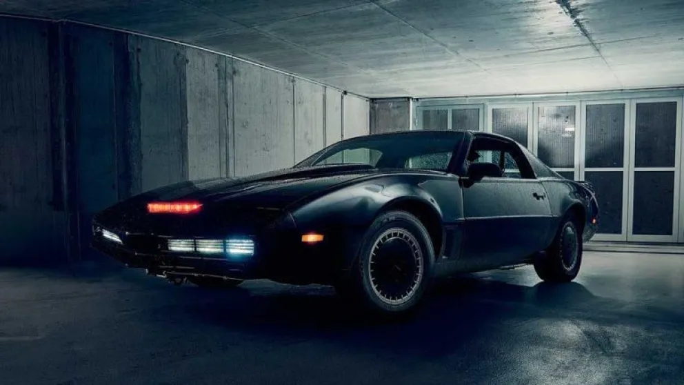 El Auto Fantástico y Lobo del Aire: Ruedas en el desierto y aullidos en el cielo