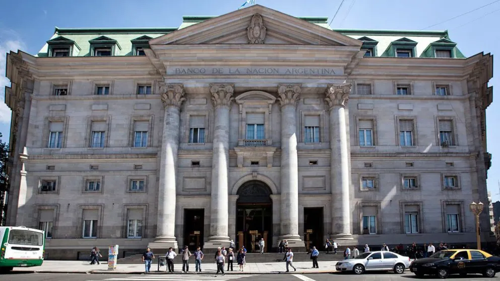 Bancarios logran suba salarial del 32,5 % a pagar hasta mayo y compensación por Ganancias 