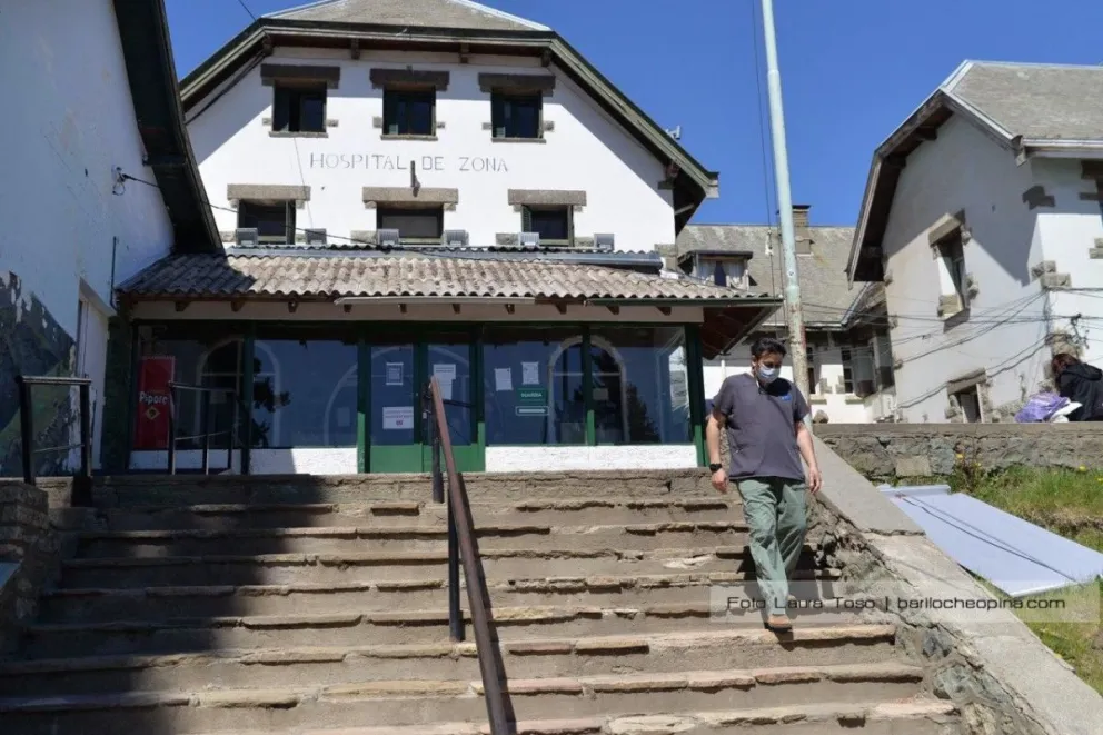 Un obrero quedó atrapado debajo de una máquina en una construcción