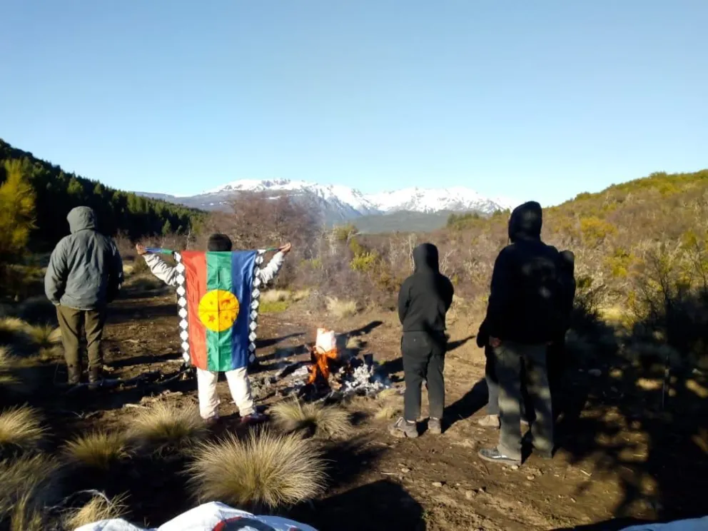 Comunidad mapuche Lof Gallardo Calfú ingresó a un campo de El Foyel