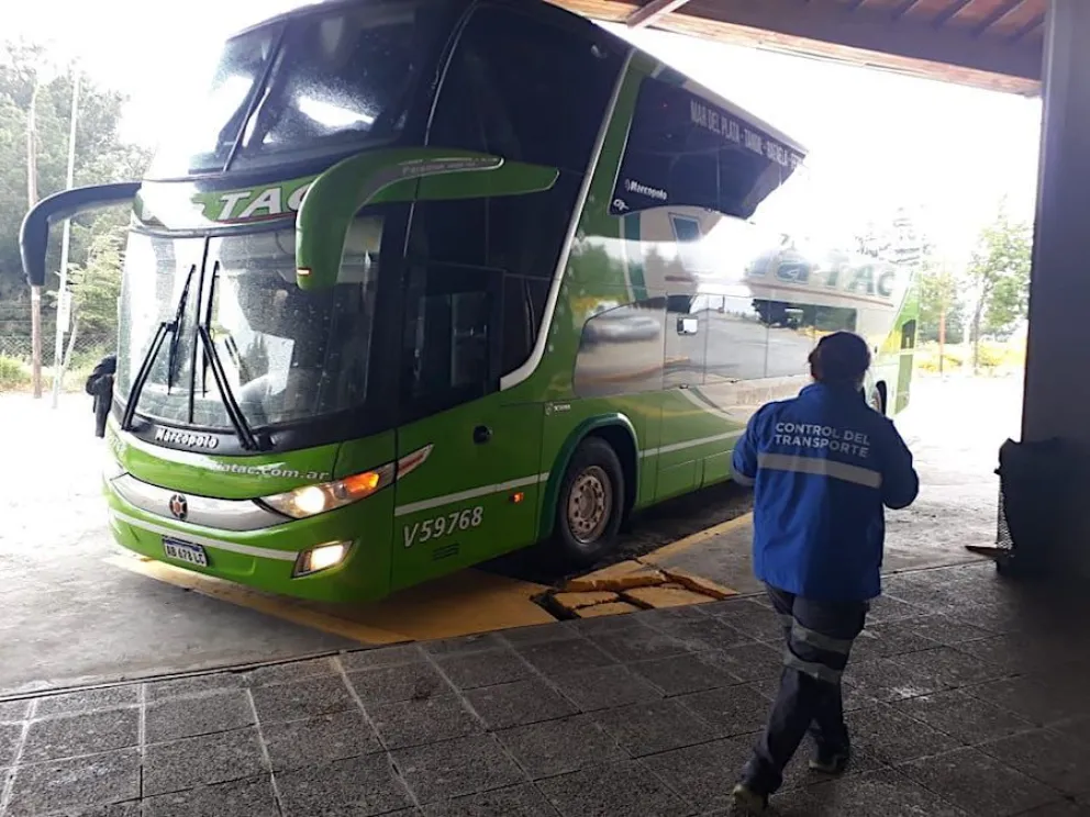 Llegó el primer colectivo de larga distancia desde Buenos Aires