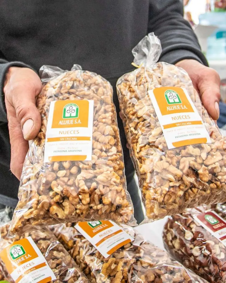 Navidad en Bariloche: La Feria Navideña sigue tomando forma en el Centro Cívico