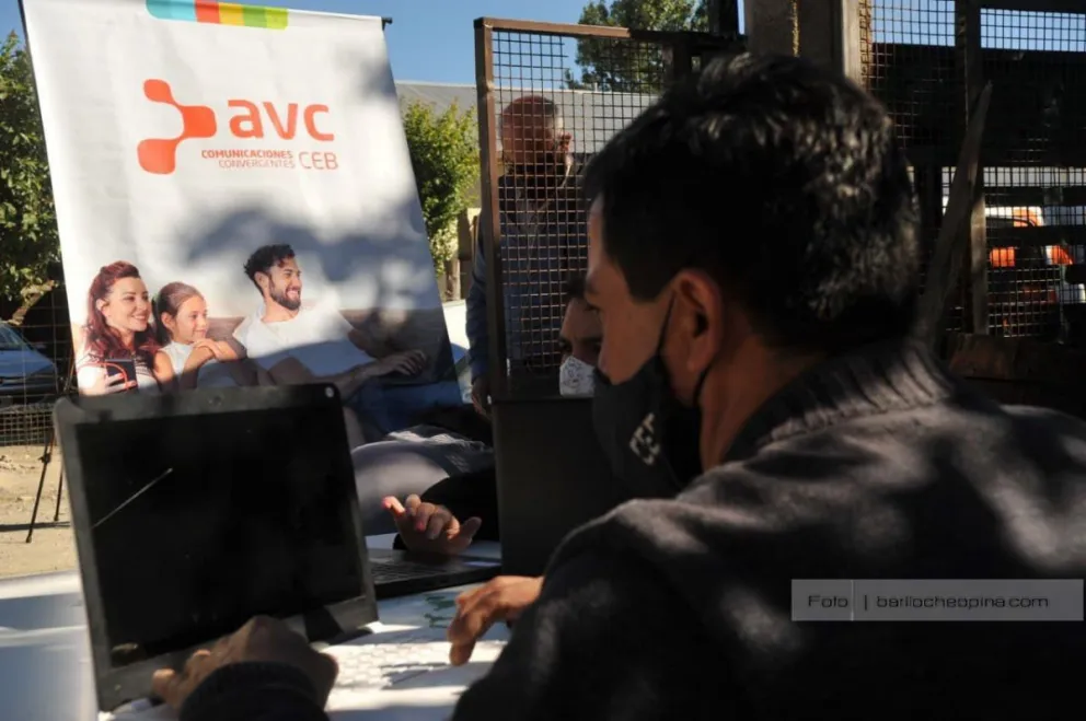 AVC inauguró la red de alta velocidad en el barrio Dos de Abril