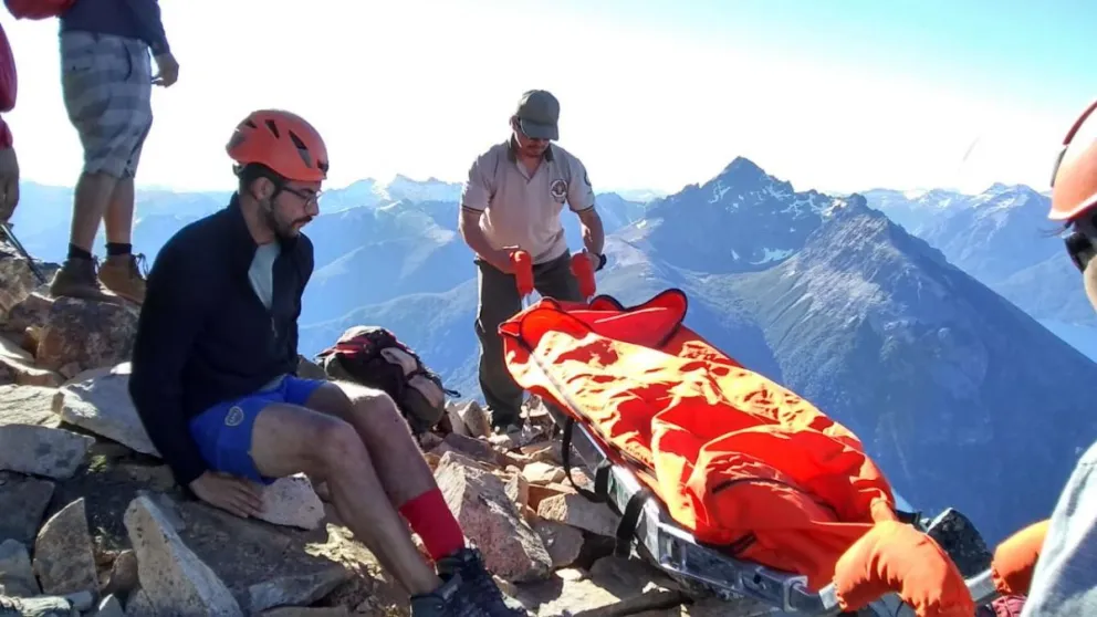 Rescataron a un joven que sufrió un serio accidente en el Cerro López ...