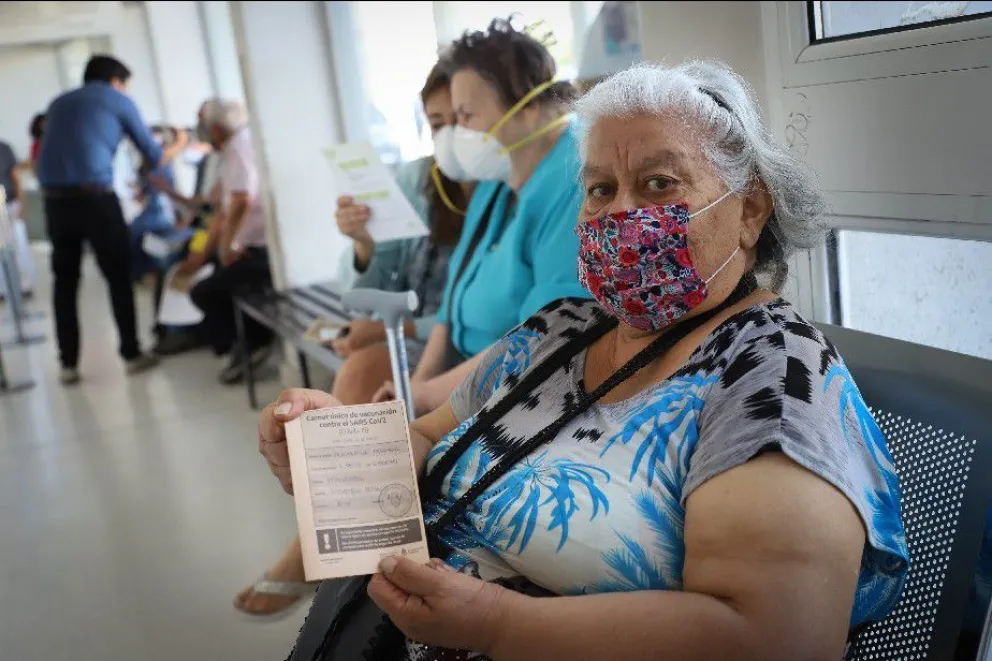 Comenzaron a vacunar en geriátricos y a mayores de 70 inscriptos en Bariloche y Dina Huapi