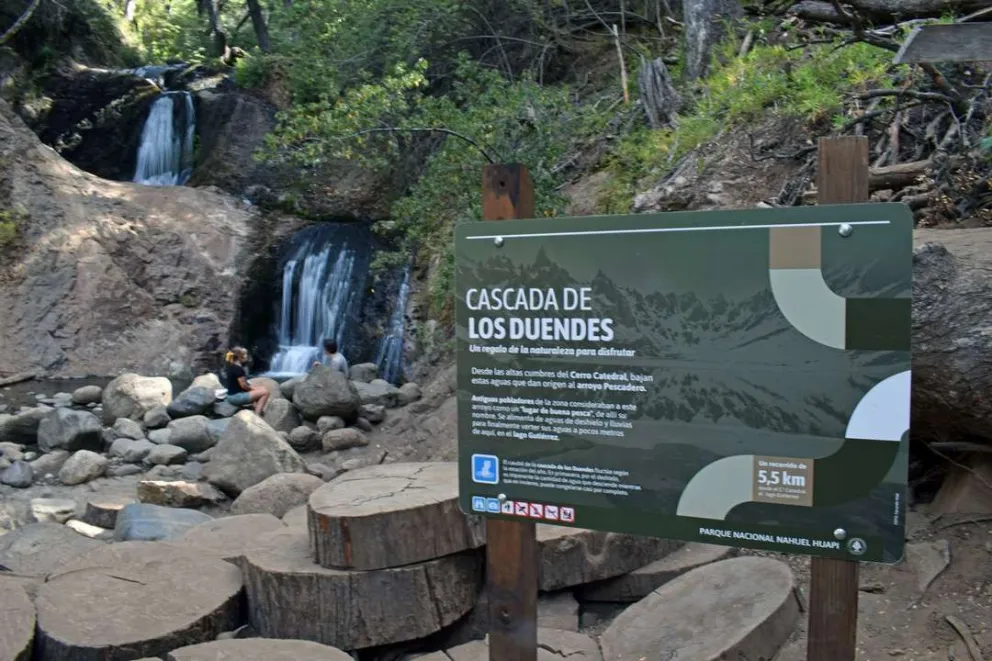 Nueva cartelería interpretativa en el sendero Cascada de los Duendes