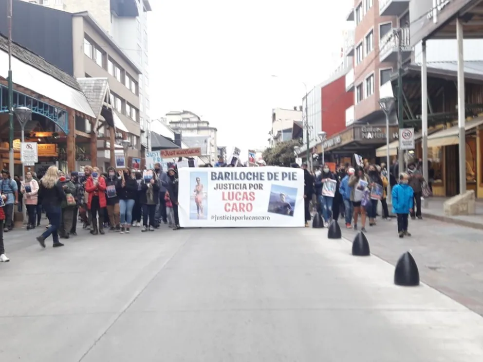 Marcharon en Bariloche para pedir justicia por Lucas Caro