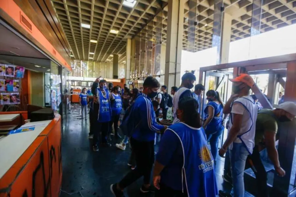 Un año y ocho meses de prisión efectiva al instigador de hechos violentos en el edificio del diario Río Negro