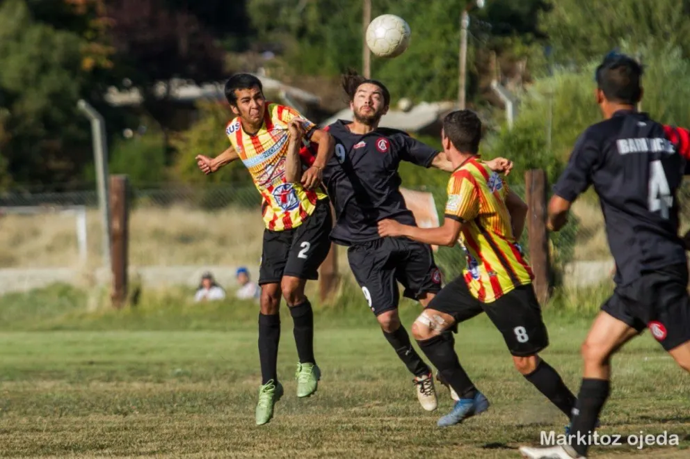 Copa Bariloche: Lluvia de goles en el inicio de la última fecha de la fase regular