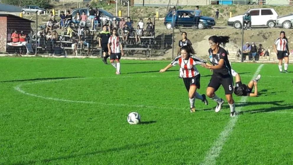 Regresa la acción del fútbol femenino municipal