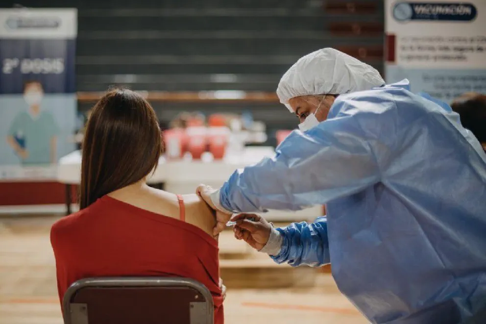 Carreras confirmó la llegada de otras 8.400 vacunas de Sinopharm