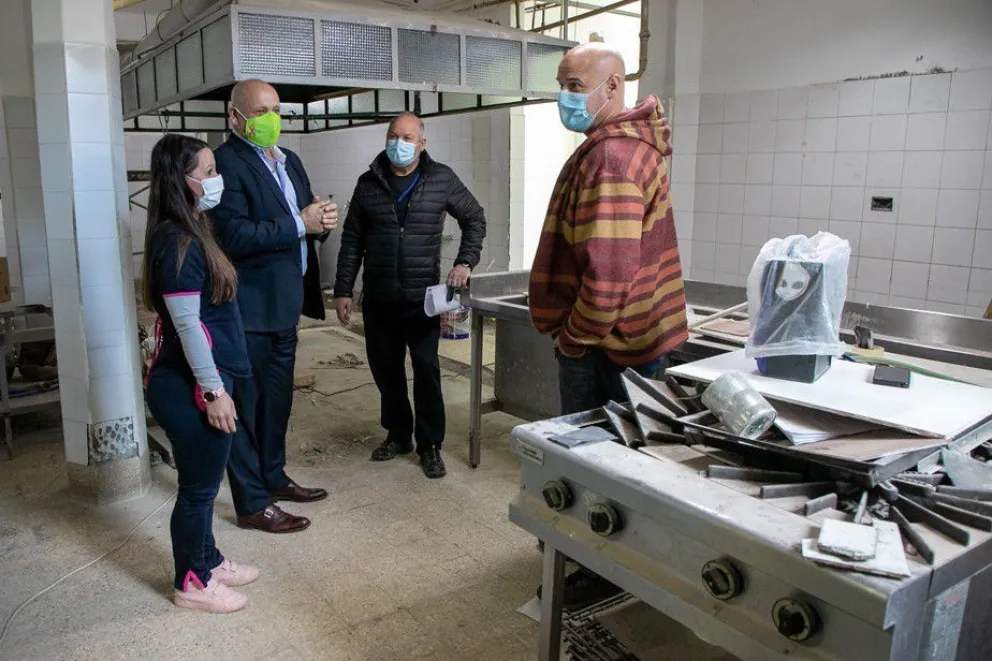 Avanza la obra que dejará renovado el sector de cocina del Hospital Zonal