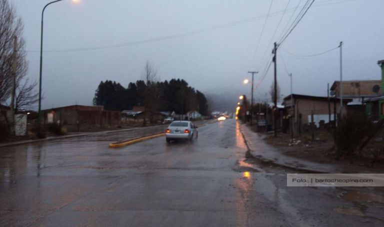 La lluvia y la falta de colectivos complicó el inicio de la jornada en ...