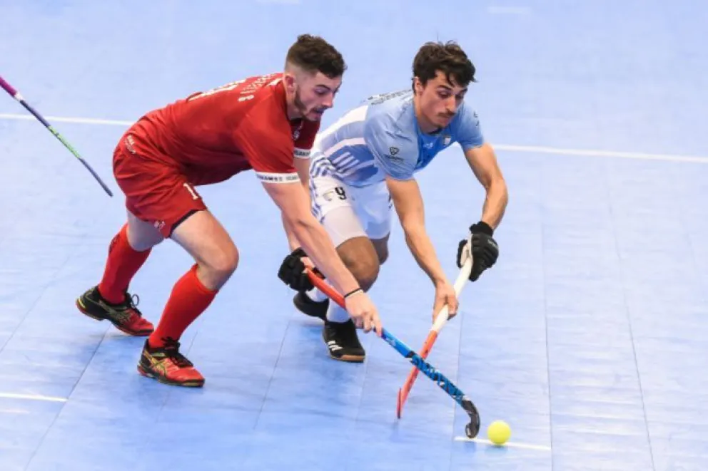 Brillante debut: el barilochense Facundo Navarro marcó tres goles en el Panamericano de Hockey Pista