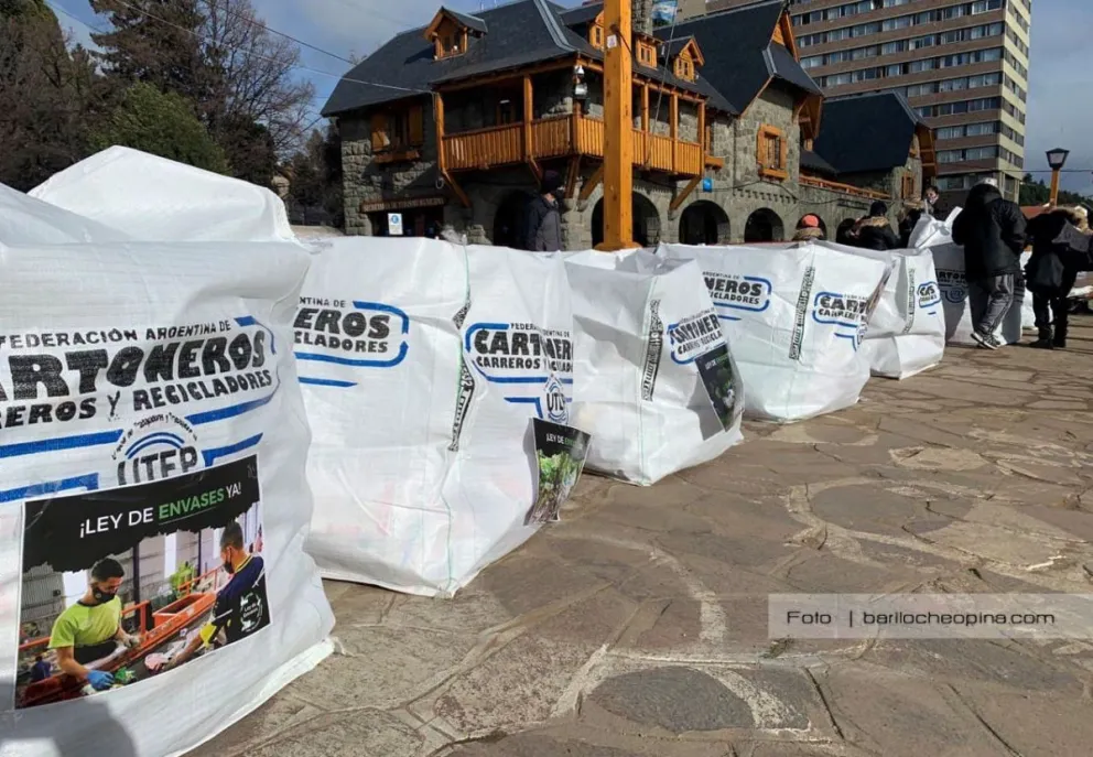 Recicladores "concientizaron" sobre separación de residuos en el Centro Cívico