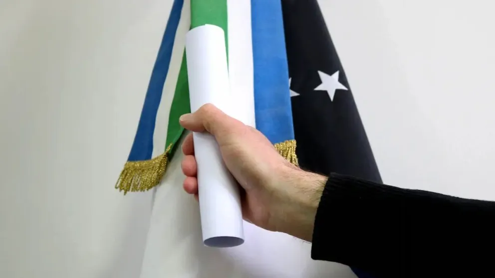 Violencia moral: La justicia la autorizó a recibir su título con el apellido materno