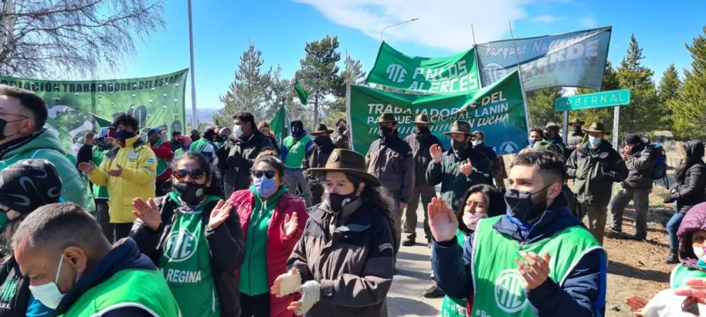 Tras diálogo con autoridades ATE levanta bloqueo del aeropuerto