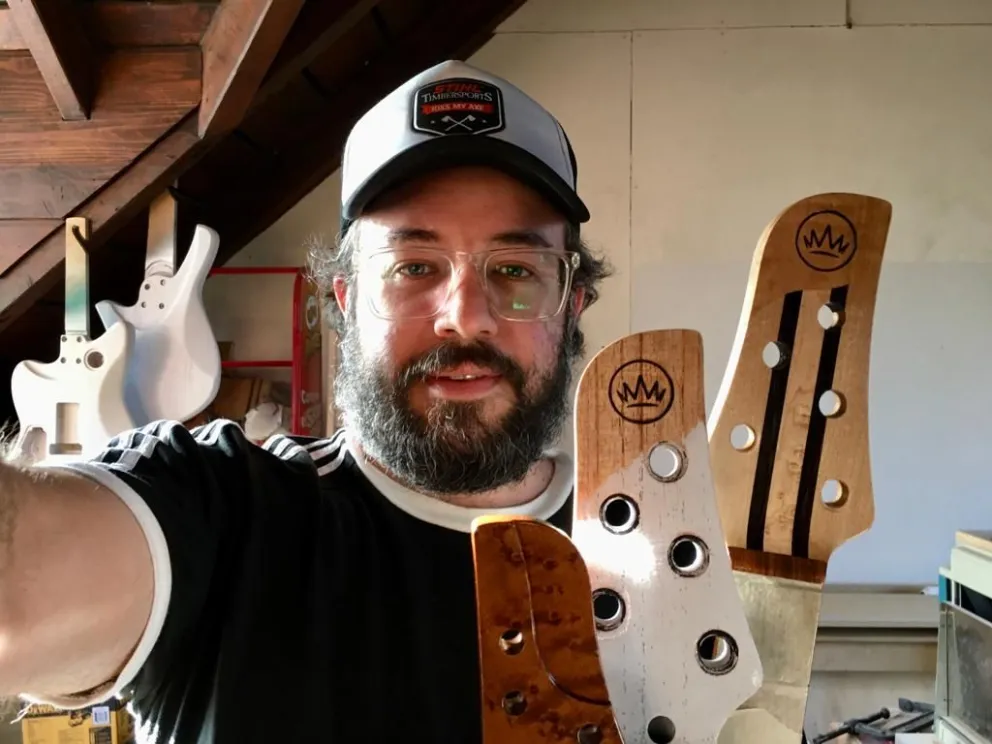 Adal Guitars: fabrica instrumentos en Bariloche y es semifinalista de Emprendedores de Río Negro