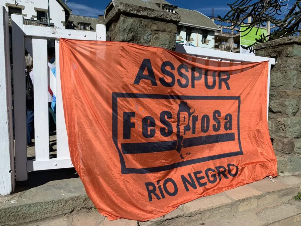 Trabajadores de la Salud de paro, con una sentada y panfleteadas en el Hospital