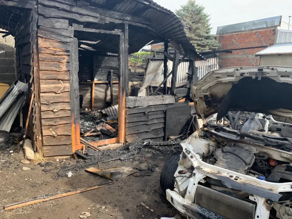 Se incendió su casa en Neuquén al 1300: "Nos quedamos solo con lo puesto"