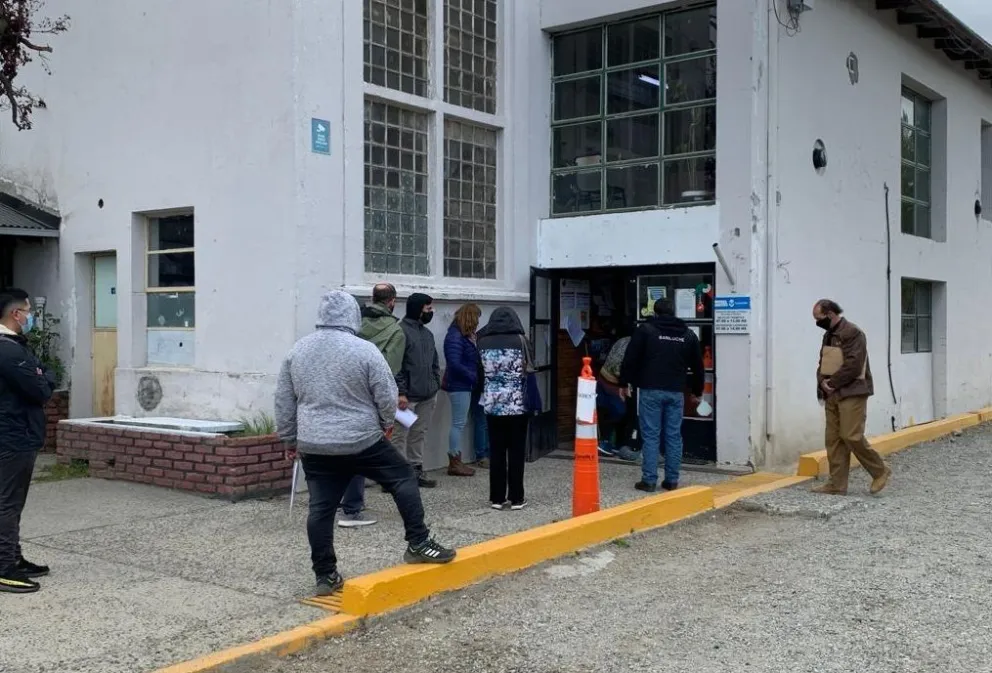 Recomiendan solicitar turno con un mes de anticipación para renovar la Licencia Profesional