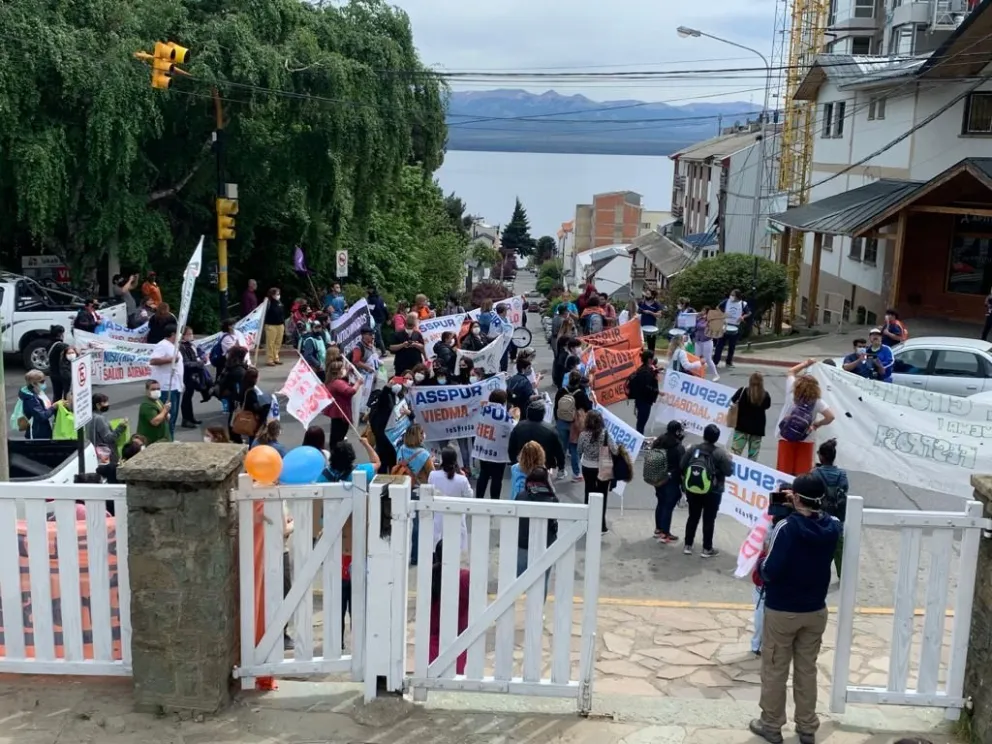 Trabajadores de la Salud realizaron un nuevo reclamo frente al Hospital