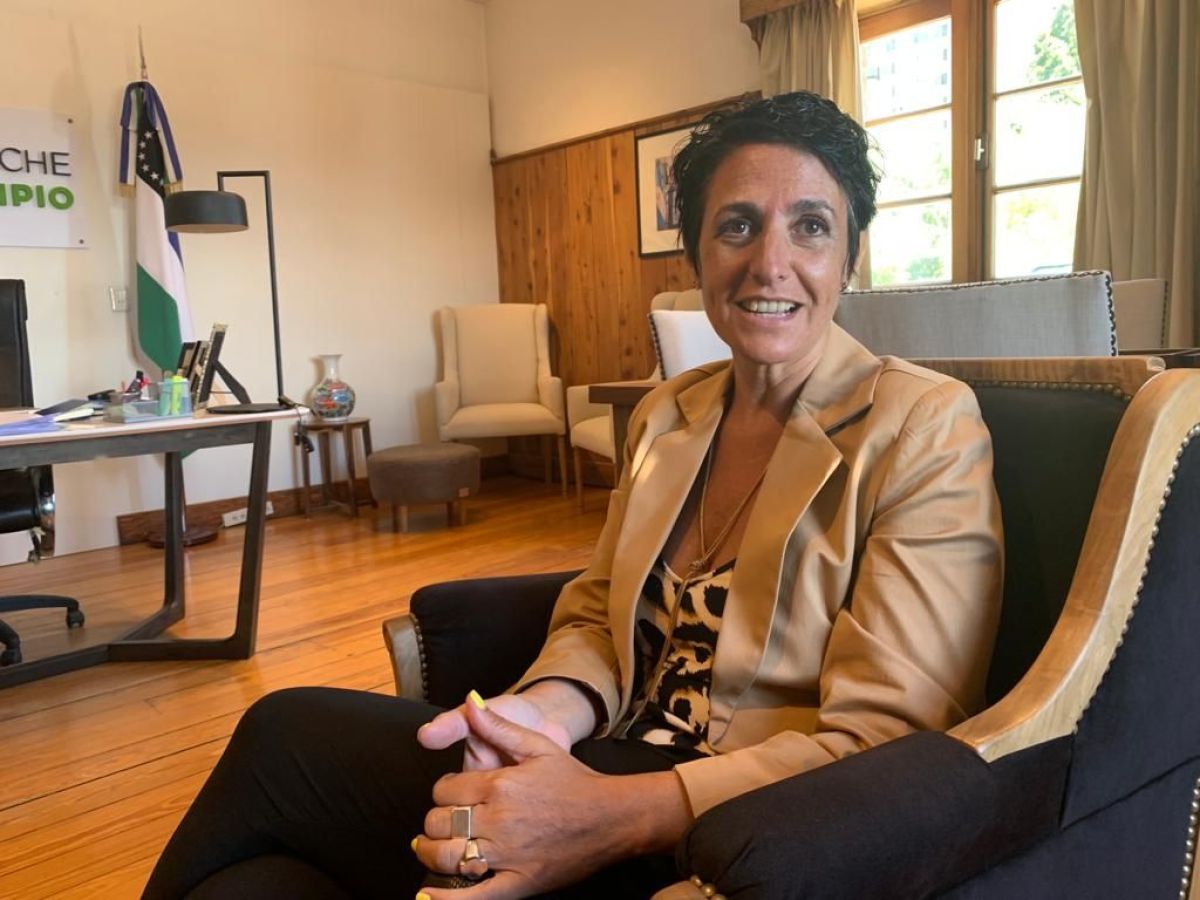 González Abdala firmó su candidatura a legisladora provincial