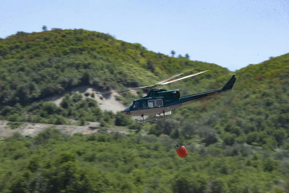 El incendio en lago Martin sigue activo pero sin expandirse