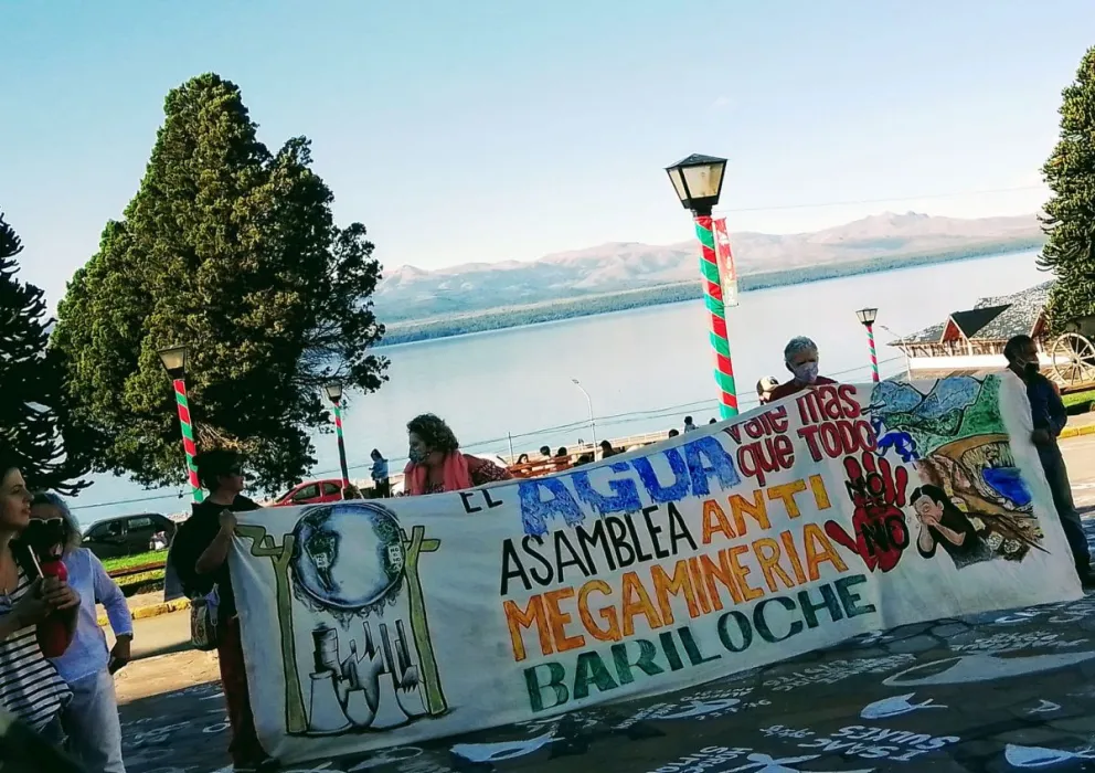 Vecinos de Bariloche también manifestaron su rechazo a la megaminería