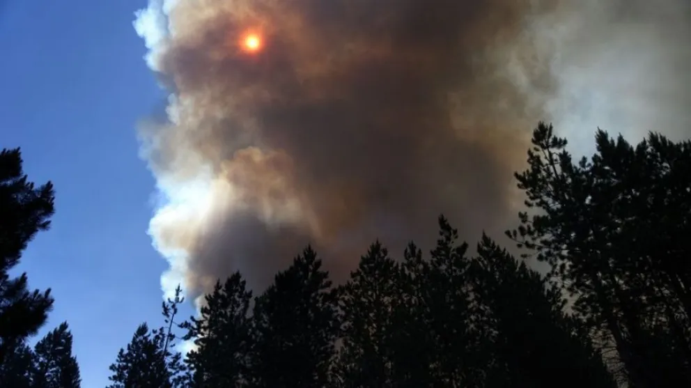 El incendio en el cerro Currumahuida ya consumió alrededor de 90 hectáreas de bosque