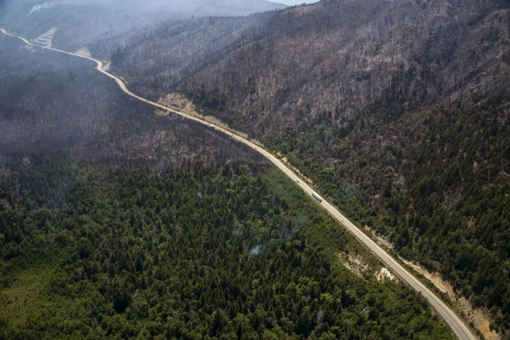 Continúan activos casi todos los sectores del incendio