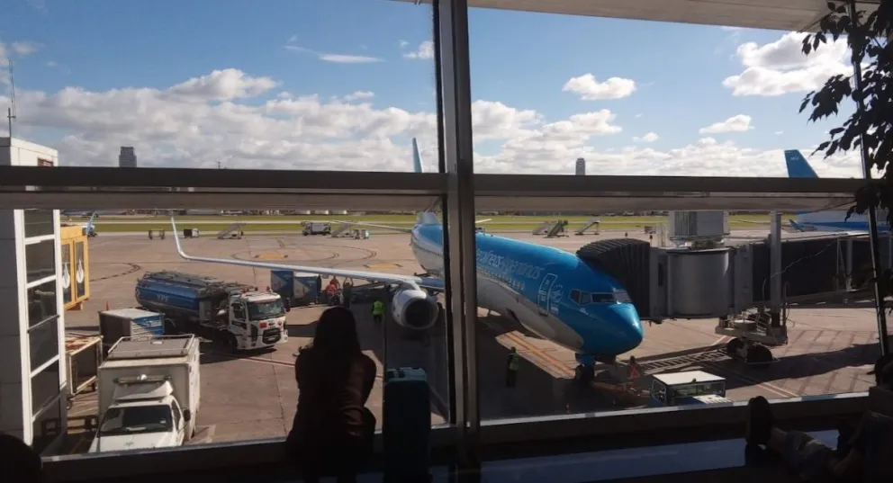 Tres pilotos de Aerolíneas Argentinas fueron despedidos por negarse a operar dos aviones