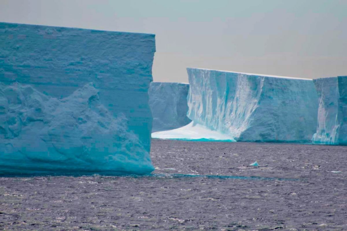 La capa de hielo marino de la Antártida sufre una reducción histórica al final del invierno austral
