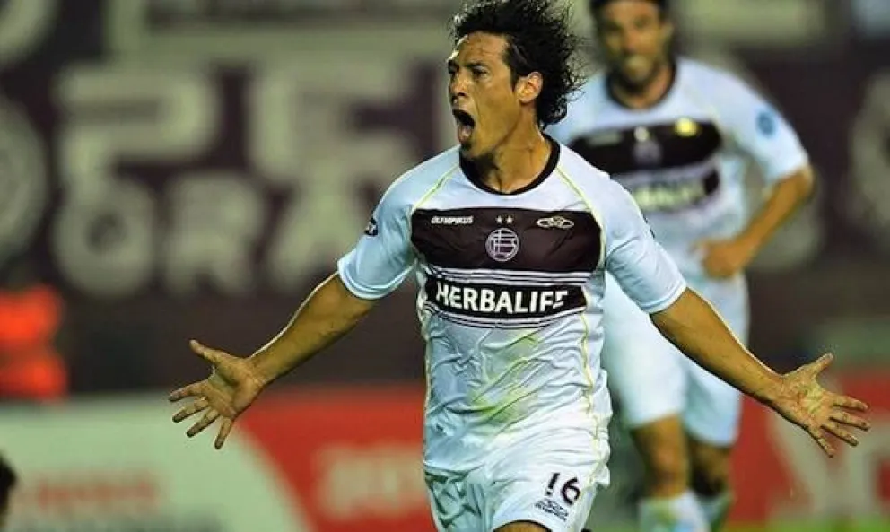 Mauro Camoranesi ya es jugador de Racing